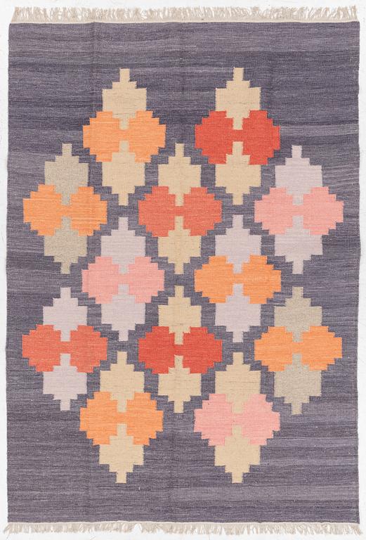 A flat weave carpet, ca 244 x 172 cm.