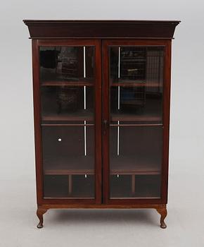 BOKSKÅP, England, 1900-talets första hälft.