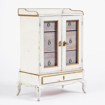 Miniatyrskåp, Sverige, 1700-talets senare del, Rokoko.