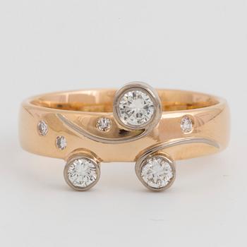 PERNLOS, Ring med diamanter.