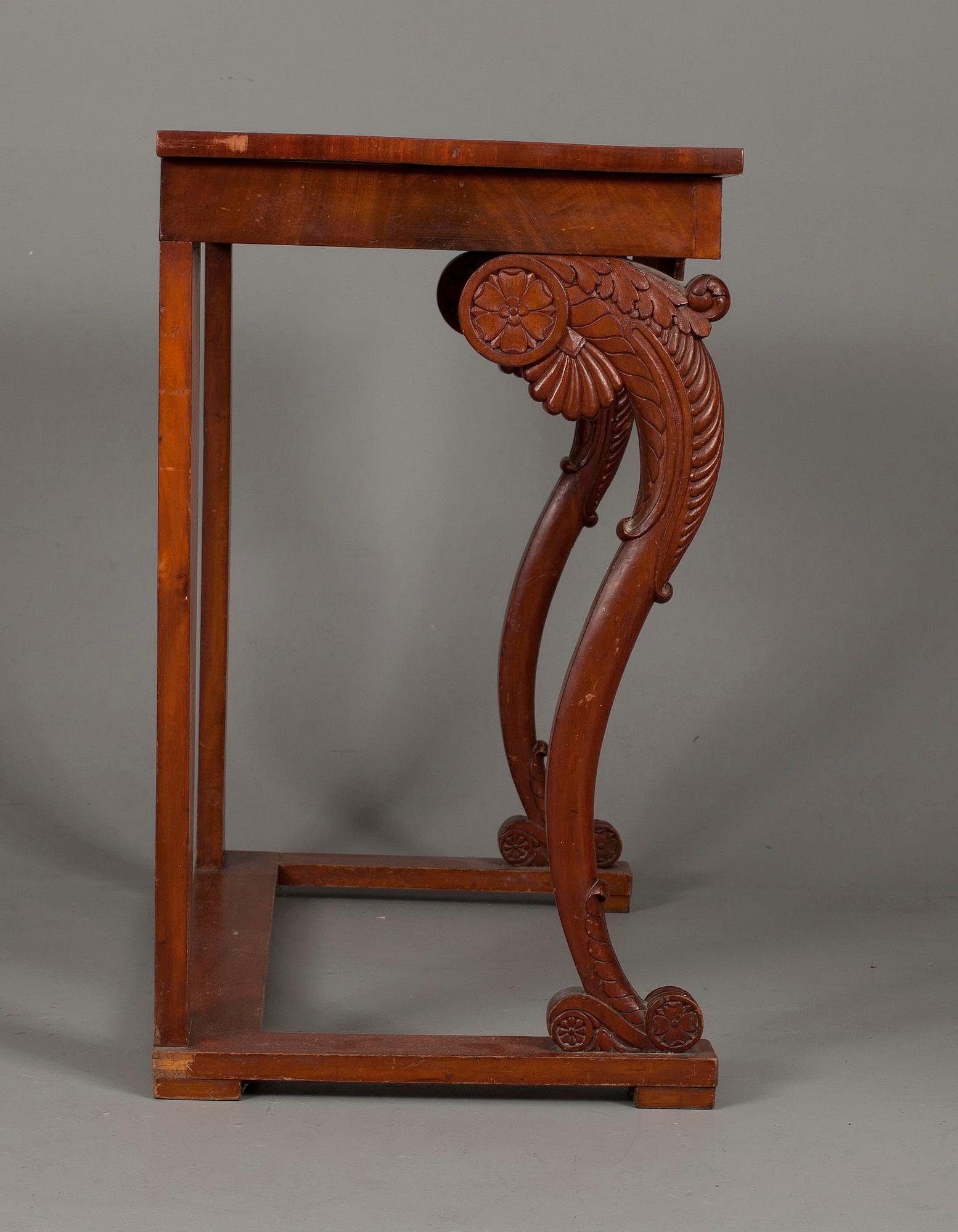 SPEGEL MED KONSOLBORD,  mahognyfanerad, Ryssland omkring 1830.