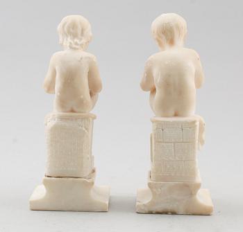 BOKSTÖD, 1 par, alabaster, omkring år 1900.