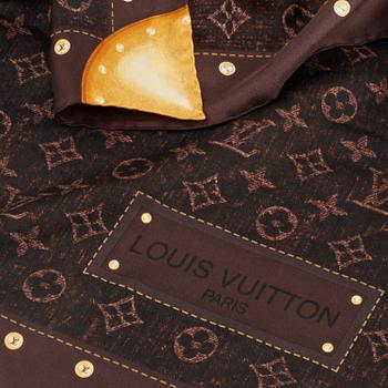 SCARF, Louis Vuitton.