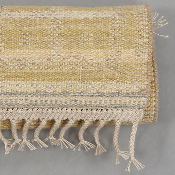 CARPET. Pile in relief. 139,5 x 81,5 cm. Signed ES at the back.