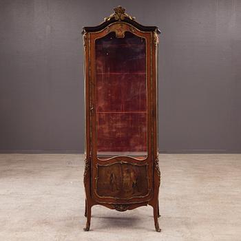 VITRIN, rokokostil 1900-talets början.