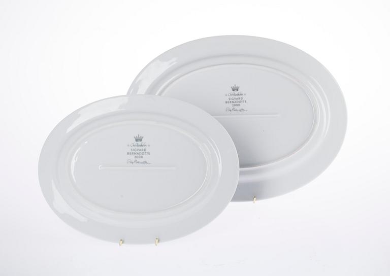 SERVIS, 41 delar porslin. "Christineholm" eller "Marianne Royal Blue", design Sigvard Bernadotte.