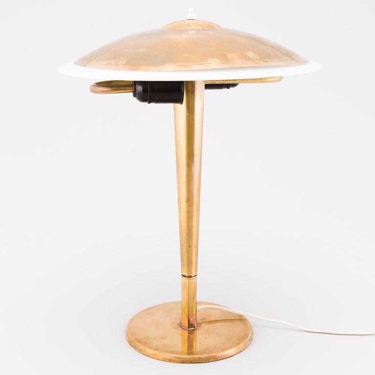 PAAVO TYNELL, BORDSLAMPA, modell 5061, Taito Oy, 1900-talets mitt.