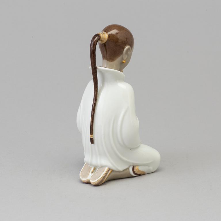 FIGURIN, porslin, "Opiumrökaren". Arno Malinowski, Royal Copenhagen, Danmark. 1920-tal.