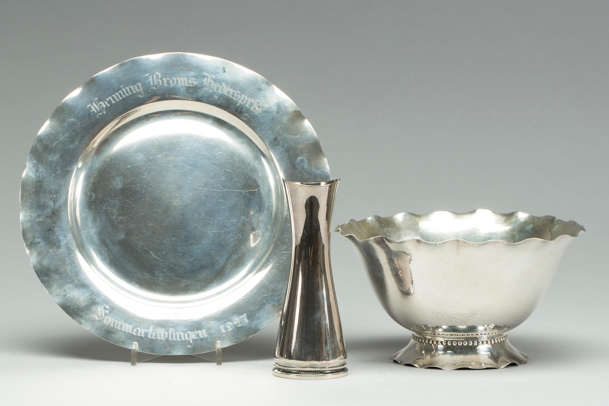SKÅL, VAS samt FAT, silver. 1900-talets mitt/andra hälft. Total vikt ca 460 gram.