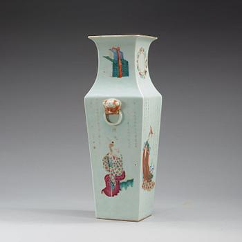 A famille rose vase, late Qing dynasty (1644-1912).