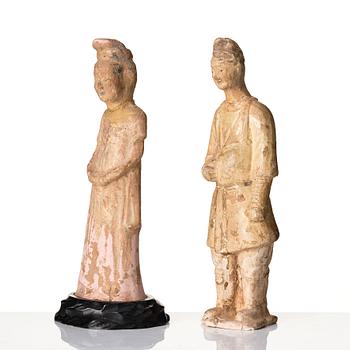 Gravfiguriner, två stycken, lergods, Tang/Suidynastin.
