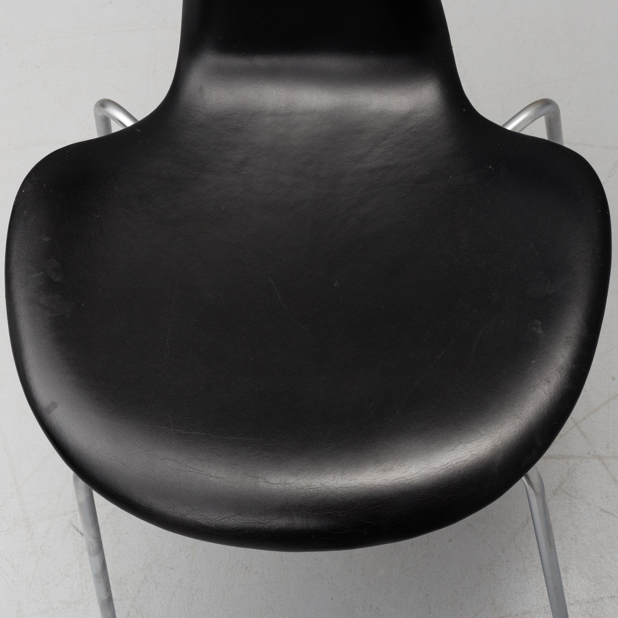 ARNE JACOBSEN, STOLAR, 4 st "Grand Prix" Fritz Hansen, Danmark. 1960-tal.