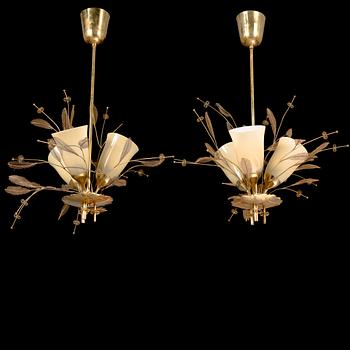 Paavo Tynell, a pair of mid-20th century '9029/3' chandeliers for Taito.