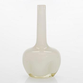 Runar Engblom, a glass vase, signed Runar Engblom Riihimäen Lasi Oy. 1940s.