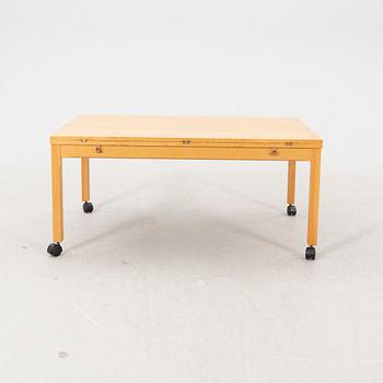 Børge Mogensen, an oak coffee table, model 5362, Fredericia Stolefabrik.