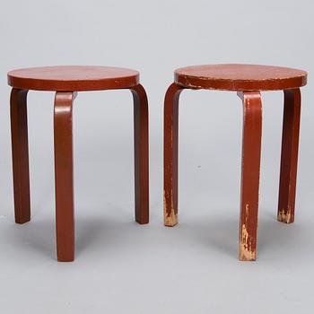 ALVAR AALTO, a pair of mid-20th Century 'E60' Stools for Artek.