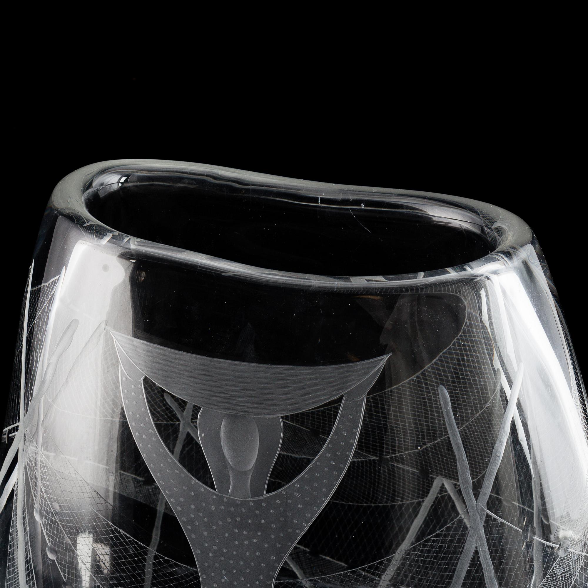 VICKE LINDSTRAND, a glass 'Fisknäten' vase, Kosta, signed.