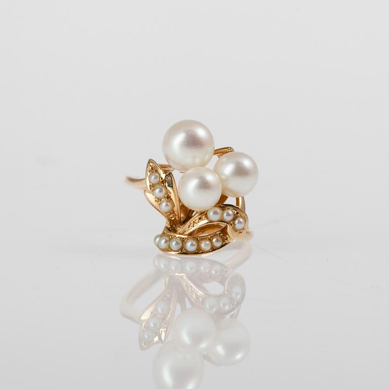 RING, 18K kultaa, pärlor. Vikt 5,8 g.