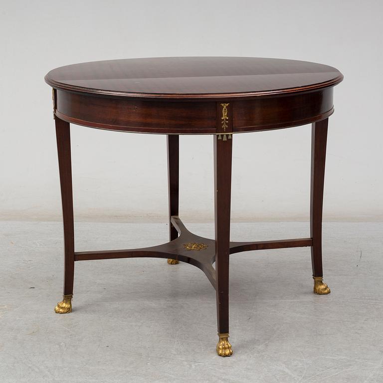 SALONGSBORD SAMT LAMPBORD, ett par, Sengustaviansk stil, tidigt 1900-tal.