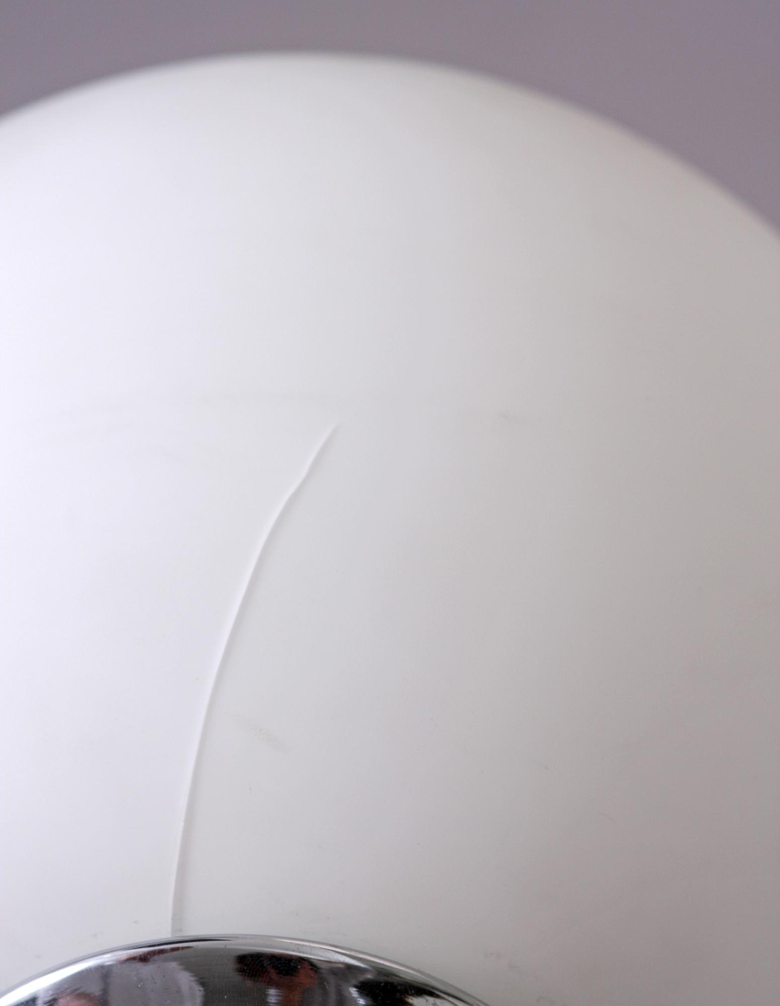 BORDSLAMPA, metall och glas, 1900-talets andra hälft.