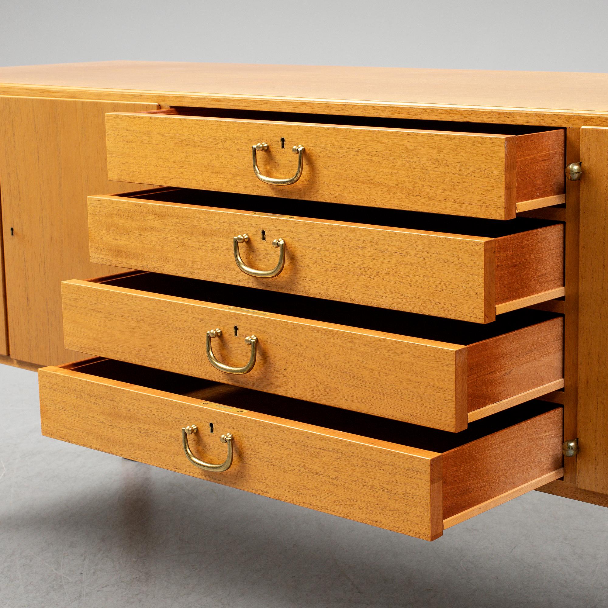 Josef Frank, sideboard, model 1015, Firma Svenskt Tenn.
