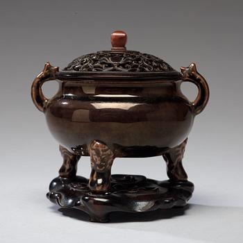 A brownish black-glazed censer, Qing dynasty (1644-1912).