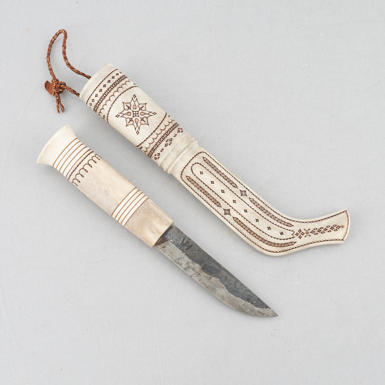 Tore Sunna, a reindeer horn knife.