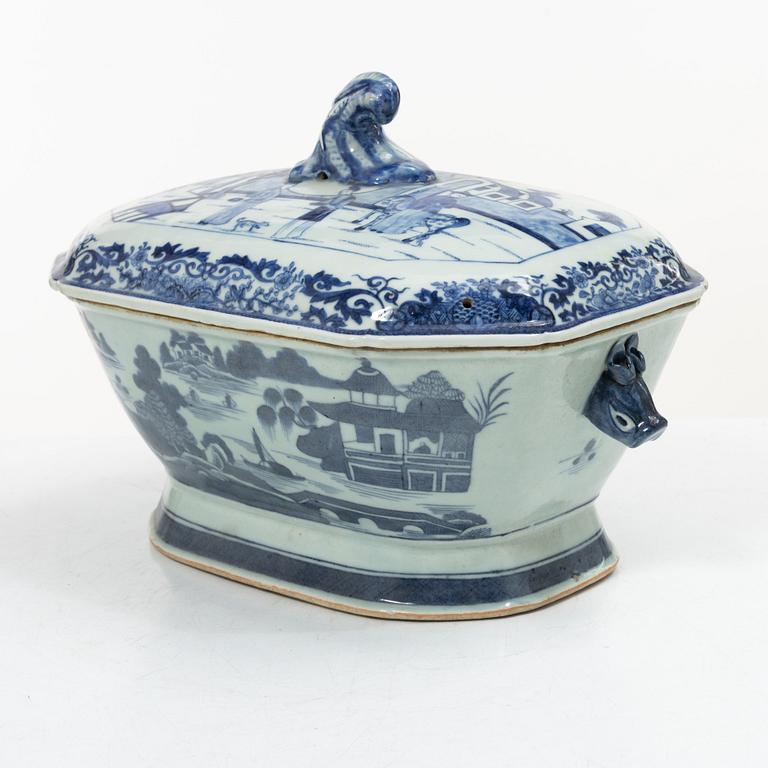 A blue and white tureen with cover and stand, China, Jiaqing (1796-1820).