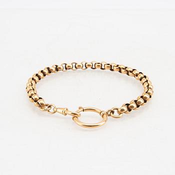 An 18K gold watch chain from year 1900.