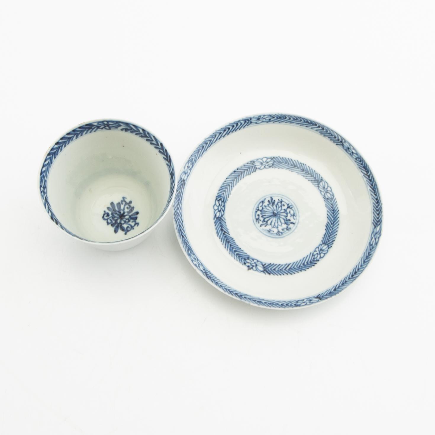 A blue and white cup with saucer, Qing dynasty, Kangxi (1662-1722).