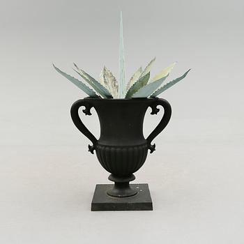 URNA SAMT AGAVE, gjutjärn och kopparplåt, Byarums Bruk samt Gysinge, modern tillverkning.