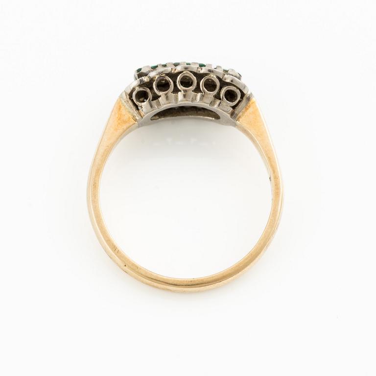 Ring, 18K guld med smaragder och åttkantslipade diamanter.