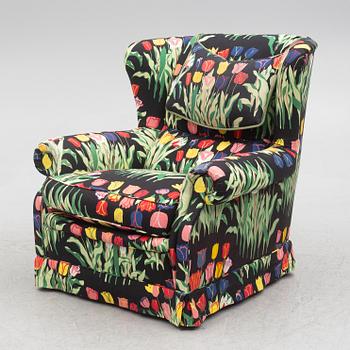 A lounge chair with foot stool. Second half of the 20th century.