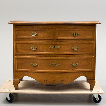 A late baroque chest of drawers.