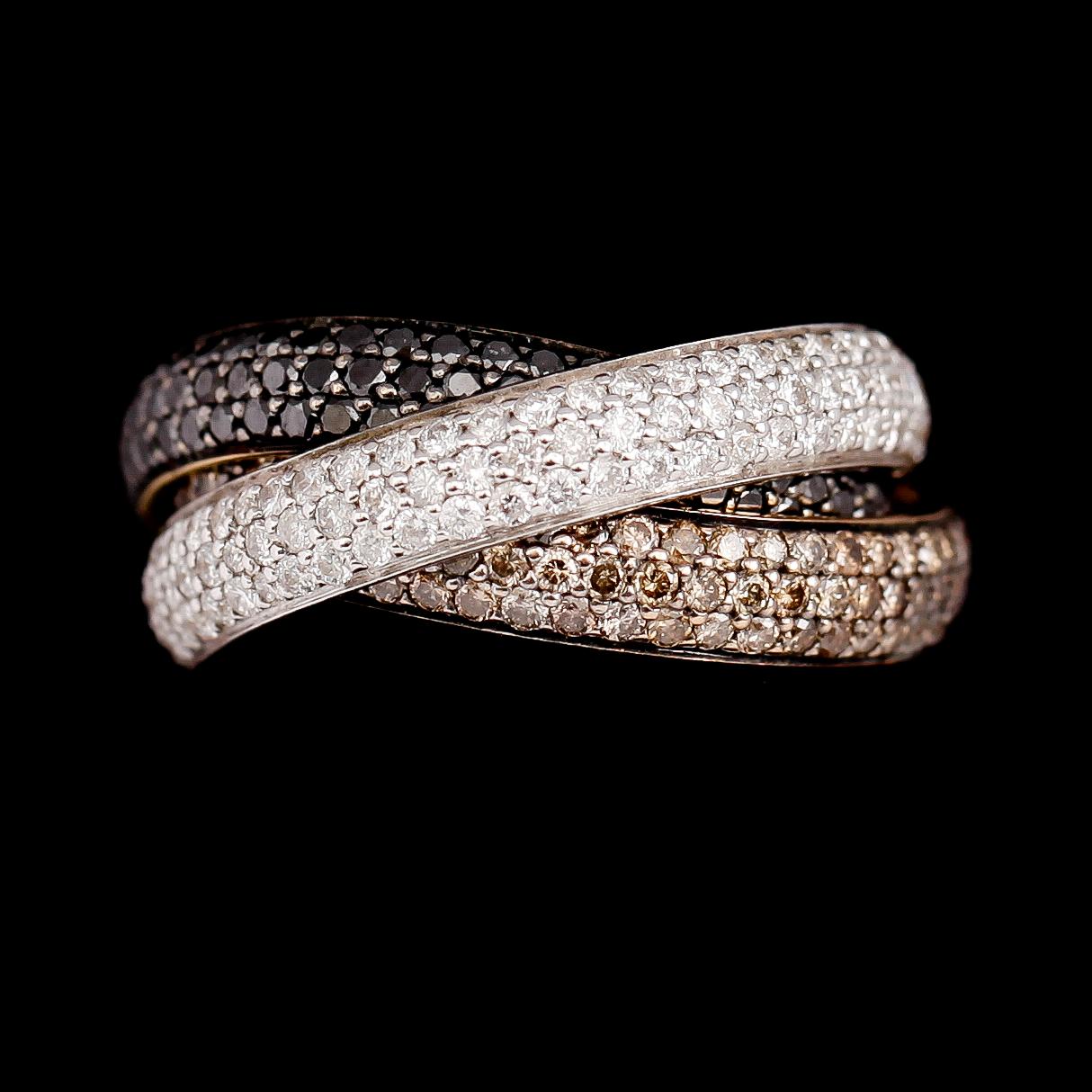 RING, 18 k flerfärgat guld, briljantslipade olikfärgade diamanter tot 4.49 ct.