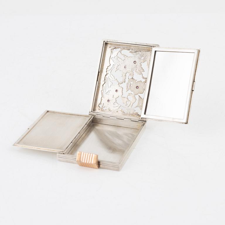 Puderdosa silver och förgyllt silver med rubiner, Boucheron Paris.