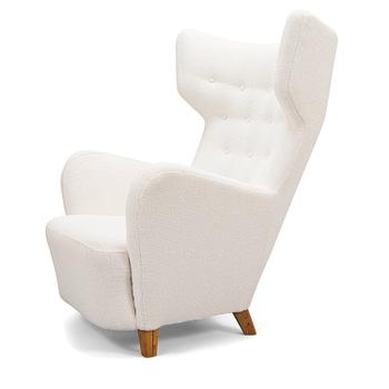 A mid-20th century armchair.