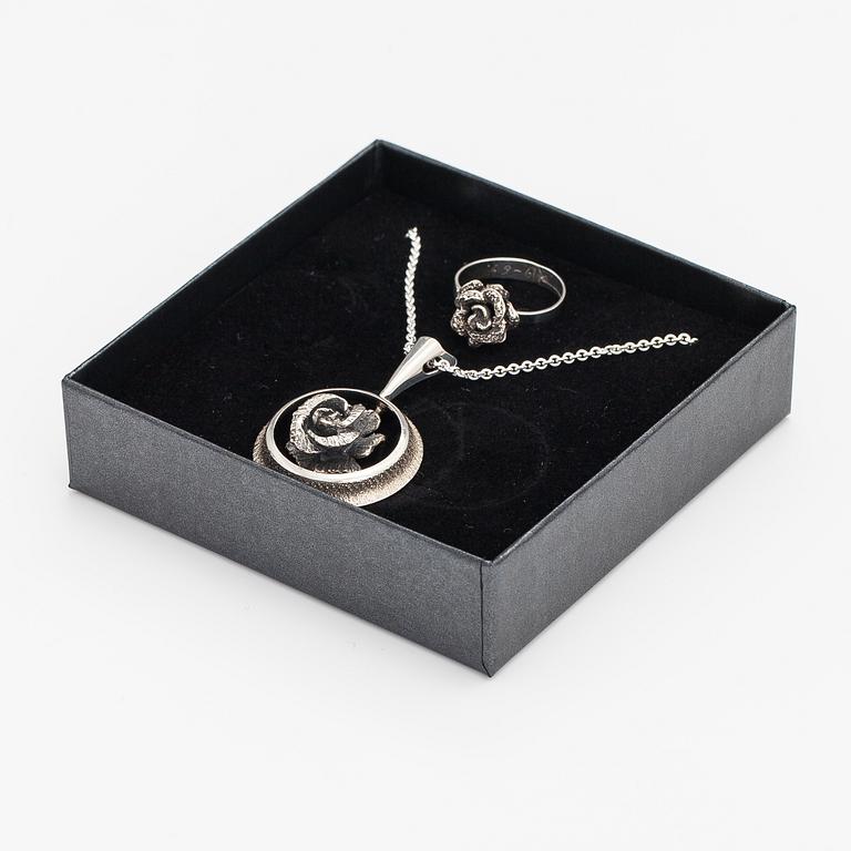 A silver ring and necklace. Martti Viikinniemi, Heinola 1972.