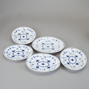 SERVISDELAR, 53 delar, porslin, "Musselmalet", Royal Copenhagen.