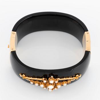 Armband onyx och 18K guld samt pärlor.