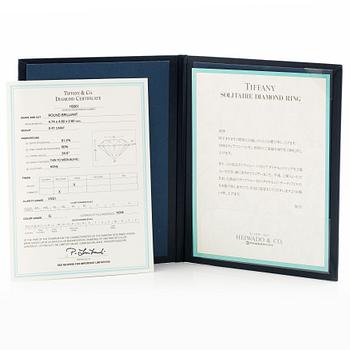 Tiffany & Co, ring, solitaire, platinum with a brilliant-cut diamond 0.41 ct. Marked Tiffany & Co. With certificate.