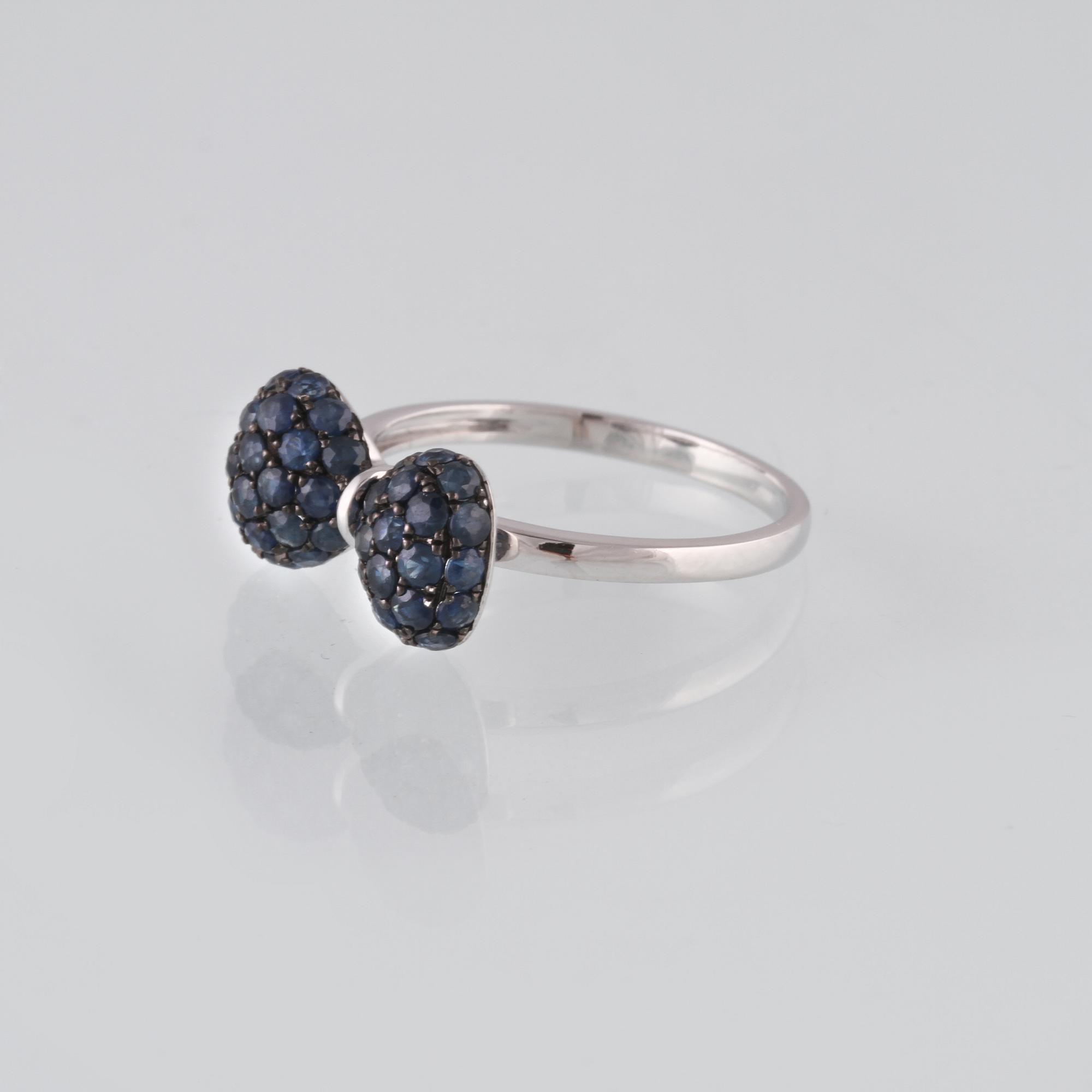 RING, 18K vitguld med fasettslipade blå safirer ca 1.36 ct. Vikt 2,8 gram.