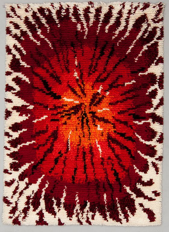 A Finnish ryijy rug designed by Tuula Saarenpää for Kuortaneen Kotikutomo. Circa 157x110 cm.