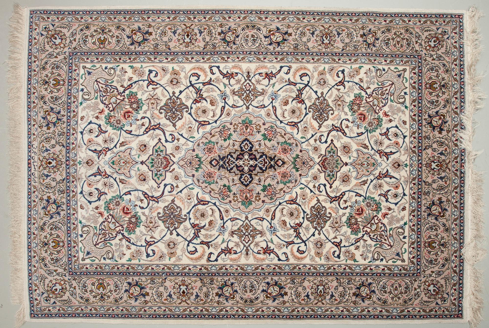 MATTA, Isfahan, Iran. Ca 160x112 cm.
