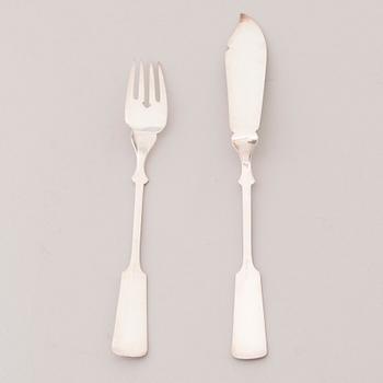 A set of 24 silver plate fish knives and forks with seashell decoration, Kultakeskus Oy, Finland 20th Century.