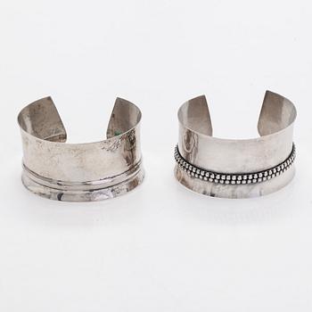 Mauno Honkanen, armband, 2 st, silver, A. Tillander, Helsingfors 1964.