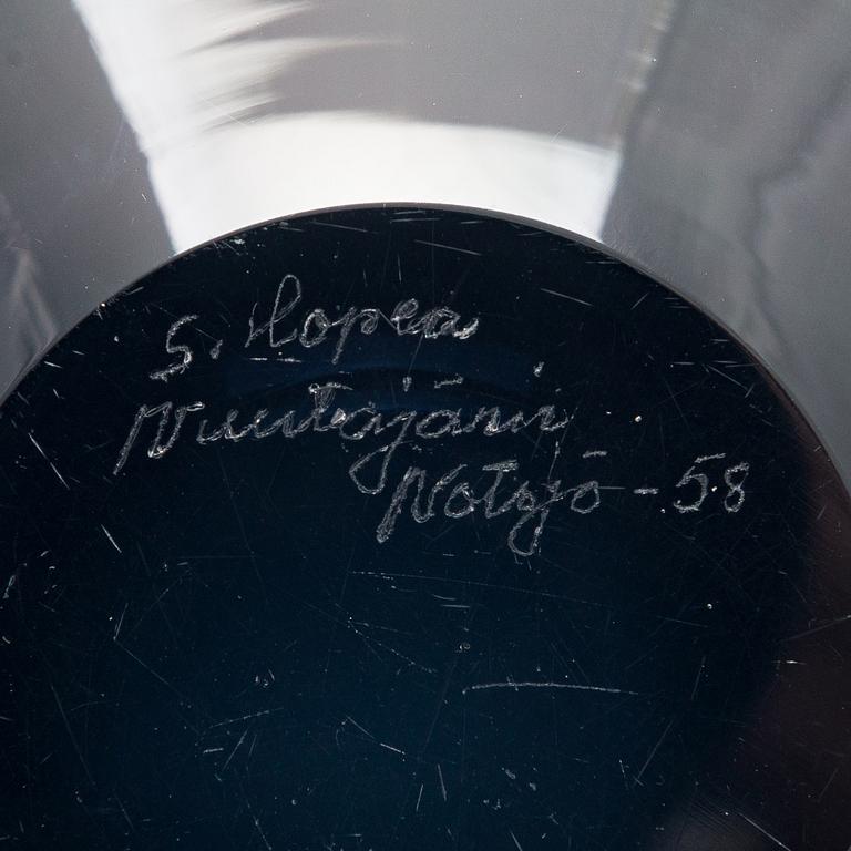 Saara Hopea, an art glass, signed S. Hopea Nuutajärvi Notsjö -58.