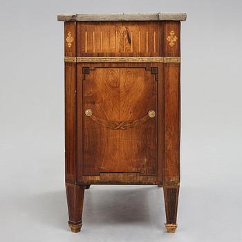 A Gustavian late 18th century commode, attributed to Gustaf Foltiern (master in Stockholm 1771-1804).