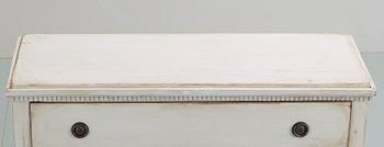 BYRÅ, gustaviansk stil, 1800-tal.