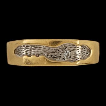 RINGAR, 2 st, 18k guld och vitguld samt en liten briljantslipad diamant, 1900-tal. Vikt 10 g.